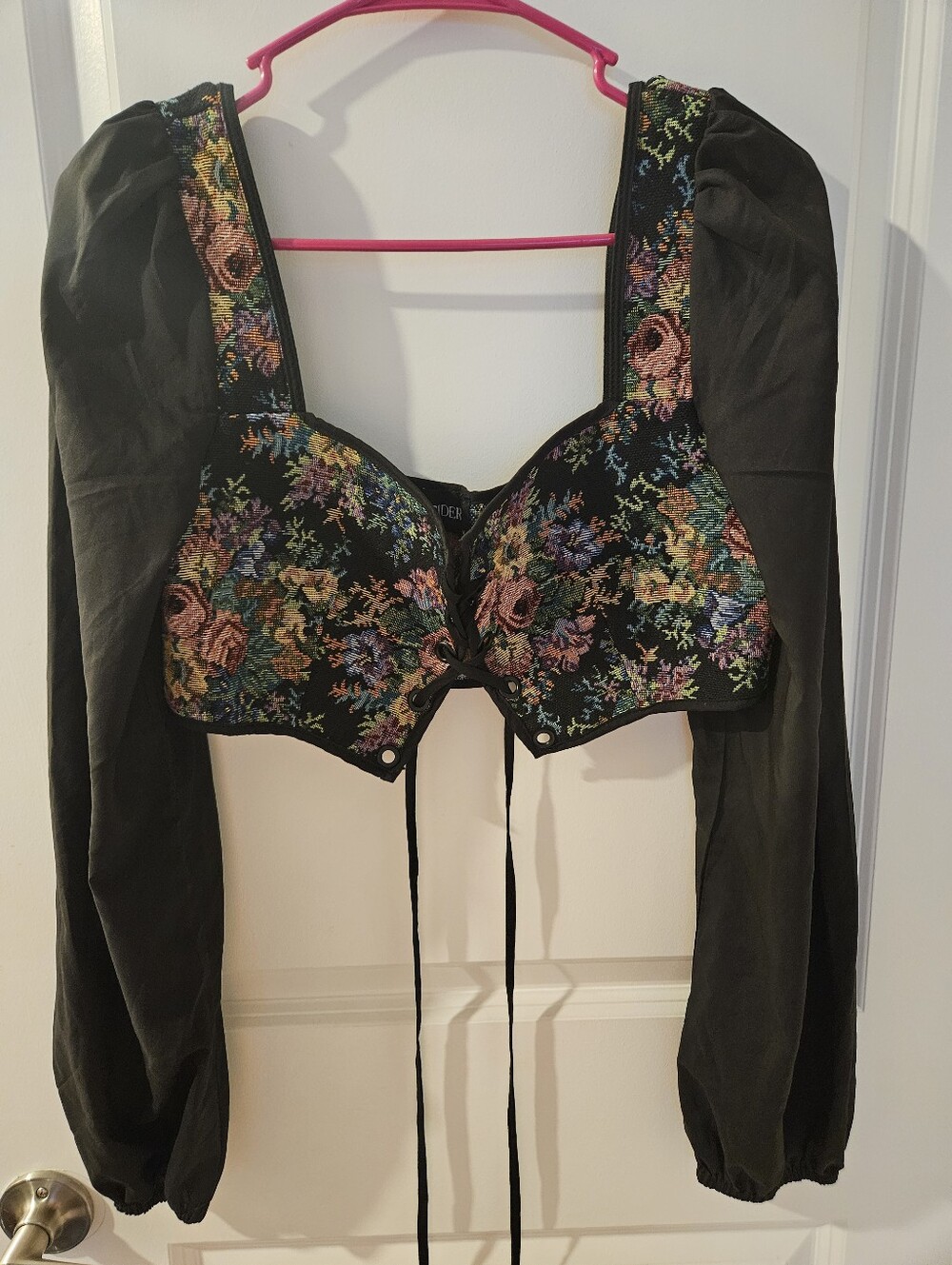 Cider Black Floral Embroidered Puff-Sleeve Crop Top